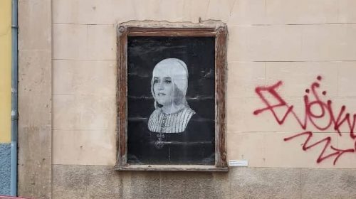 Emaya selecciona que grafitis quita de las fachadas, una empresa municipal politizada